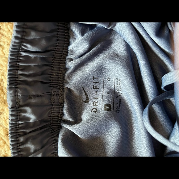 Womens Nike running shorts - Picture 3 of 3